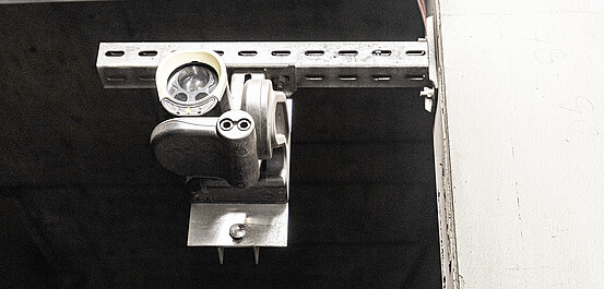 Das Bild zeigt eine Bahnsteig-Kamera