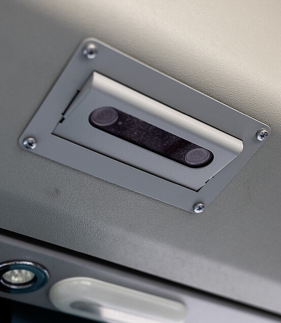 Das Bild zeigt die Türüberwachung und Notöffnung in einem Fahrzeug.